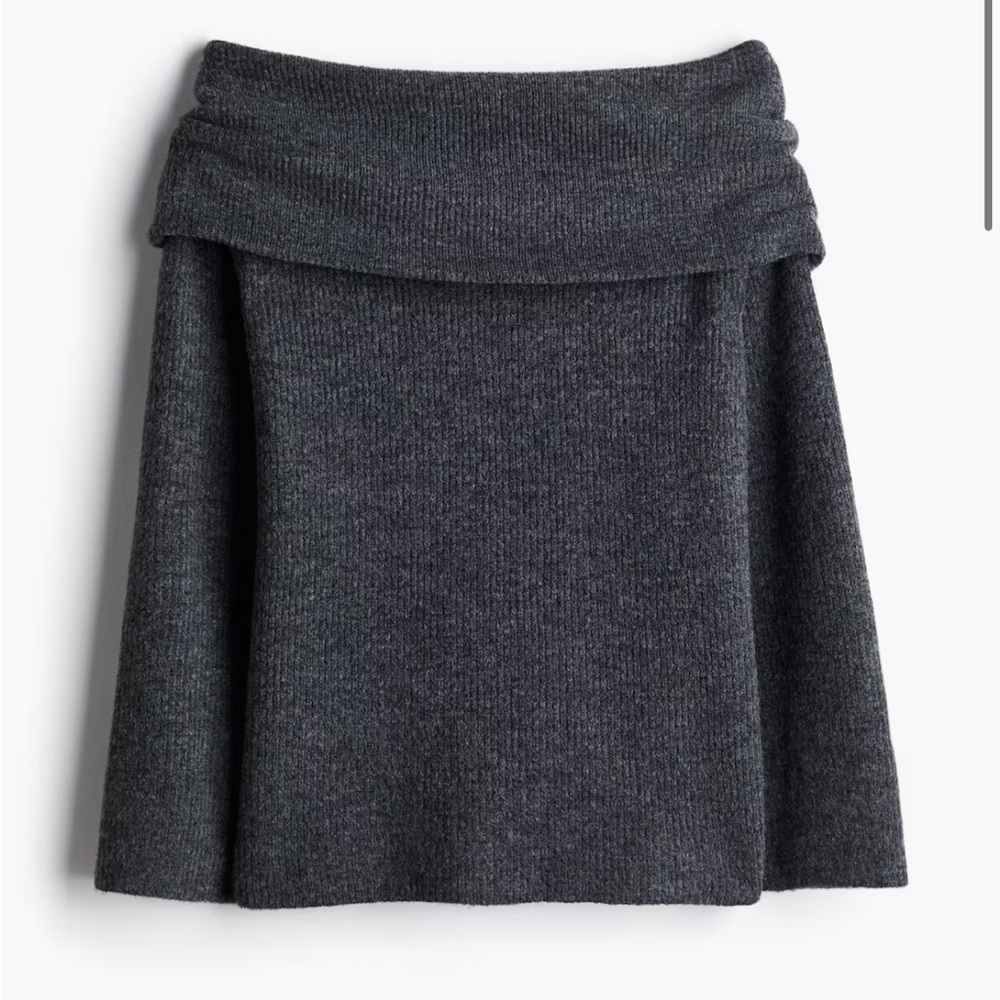 Off Shoulder Sweater - Picture 3 of 6